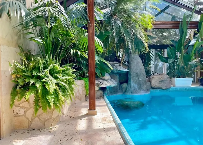 5-Suite Luxury Villa In Madrid With Indoor Pool And Oasis